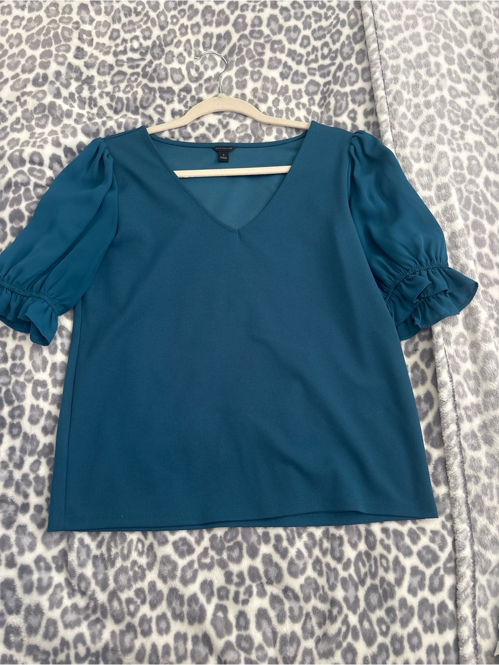 Ann Taylor Teal V-Neck Puff Sleeve Top